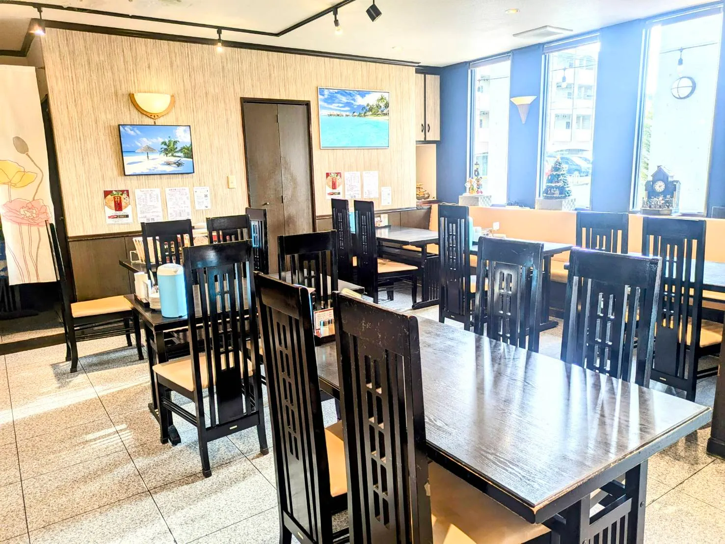 らーめん味華本店の内観